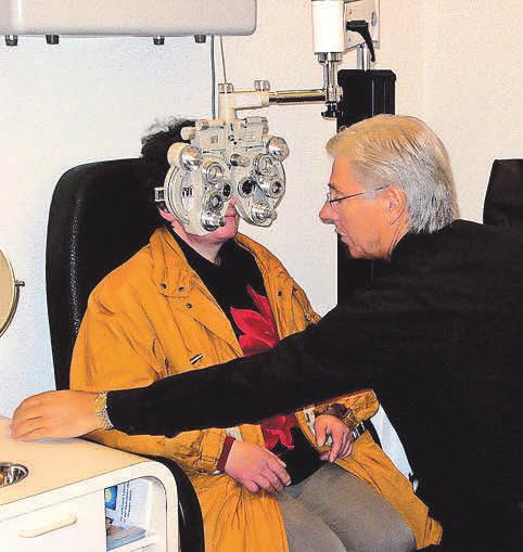 Mit dem Phoropter messen Augenärzte und -optiker die Sehstärke. Mit dem Phoropter messen Augenärzte und -optiker die Sehstärke.