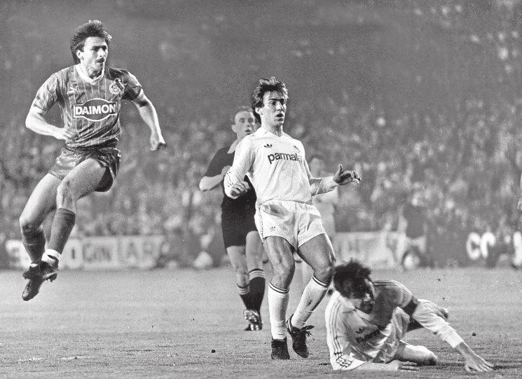1986: Klaus Allofs erzielt bei Real Madrid die Führung - danach kassiert der FC fünf Tore.