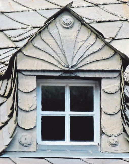 Der in Norddeutschland nicht so übliche Schiefer wird genagelt und ist überaus sturmsicher. Foto: Didi01/pixelio.de Der in Norddeutschland nicht so übliche Schiefer wird genagelt und ist überaus sturmsicher. Foto: Didi01/pixelio.de