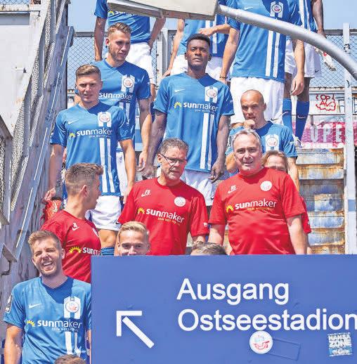 Mal was anderes: Das Mannschaftsfoto entstand in diesem Jahr auf einem Rostocker S-Bahnhof in Stadionnähe. Foto: Frank Söllner Mal was anderes: Das Mannschaftsfoto entstand in diesem Jahr auf einem Rostocker S-Bahnhof in Stadionnähe. Foto: Frank Söllner