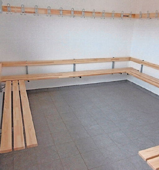 Blick in einen der Umkleidebereiche des neuen Funktionsgebäudes im Bad Salzunger Ortsteil Kloster. Blick in einen der Umkleidebereiche des neuen Funktionsgebäudes im Bad Salzunger Ortsteil Kloster.