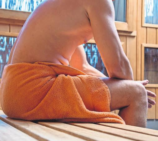 Genießen, aber vorsichtig: Herzpatienten sollten vor dem Gang in die Sauna mit ihrem Arzt sprechen. Foto: Christin Klose/dpa-tmn Genießen, aber vorsichtig: Herzpatienten sollten vor dem Gang in die Sauna mit ihrem Arzt sprechen. Foto: Christin Klose/dpa-tmn