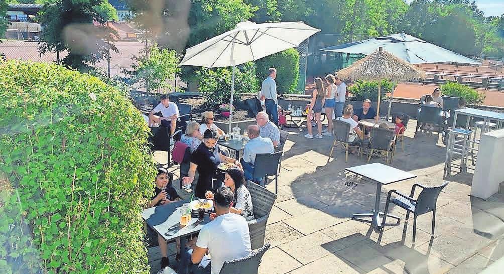 In stilvollem Ambiente genießen: Das H’Vin bietet mediterrane Speisen und Cocktails im Grünen. In stilvollem Ambiente genießen: Das H’Vin bietet mediterrane Speisen und Cocktails im Grünen.