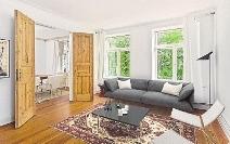 Vorher – nachher: Die Möbel wurden nachträglich am Computer ins Foto eingefügt. Vorher – nachher: Die Möbel wurden nachträglich am Computer ins Foto eingefügt.