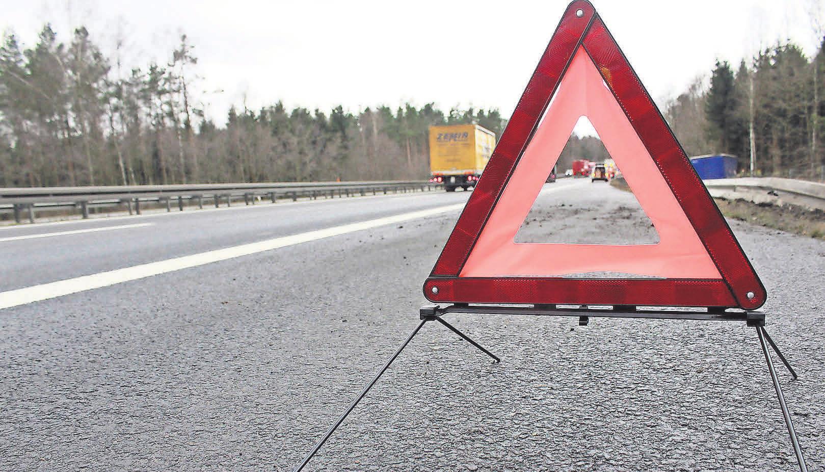Um in einer Gefahrensituation richtig reagieren zu können, sollte man die Verhaltensregeln kennen. Um in einer Gefahrensituation richtig reagieren zu können, sollte man die Verhaltensregeln kennen.
