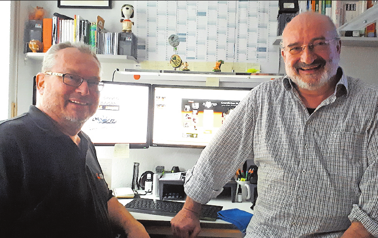 Tüfteln auch an der Beleuchtung des Open-Air-Konzertes: die Brüder Reinhard (links) und Stefan Spindler. FOTO: KRAUS Tüfteln auch an der Beleuchtung des Open-Air-Konzertes: die Brüder Reinhard (links) und Stefan Spindler. FOTO: KRAUS