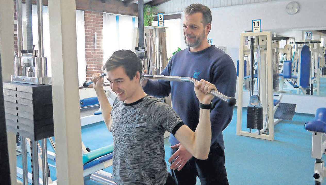 Bieten fachkundige Anleitung: Sportstudent Marcel Reichenberg (links) und Geschäftsführer Ingo Behrens. Bieten fachkundige Anleitung: Sportstudent Marcel Reichenberg (links) und Geschäftsführer Ingo Behrens.