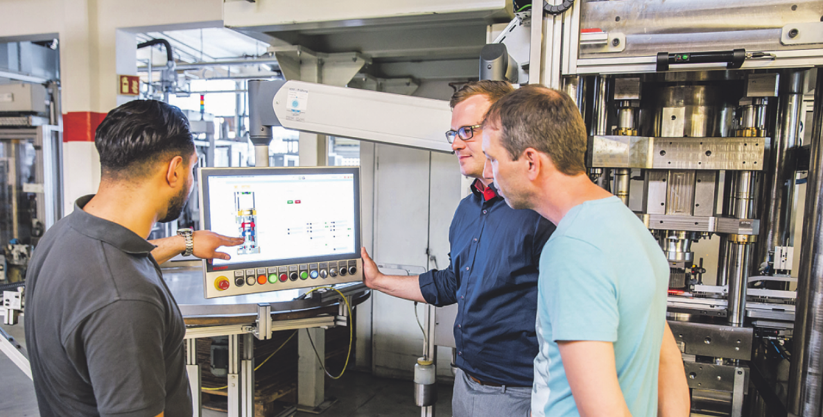 Die Weiterbildung zum Industriemeister eröffnet zahlreiche Möglichkeiten Bild: ZVG Die Weiterbildung zum Industriemeister eröffnet zahlreiche Möglichkeiten Bild: ZVG