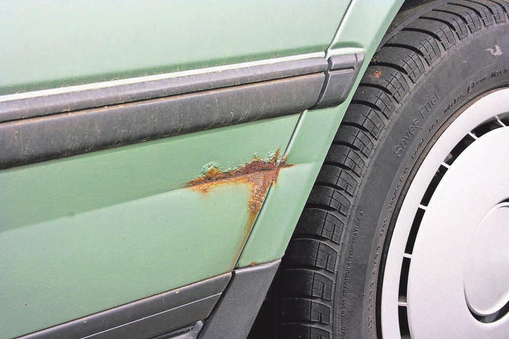 Roststellen deuten bei älteren Fahrzeugen häufig auf Unfallschäden hin. Foto: Dominik Pöpping/pixelio.de Roststellen deuten bei älteren Fahrzeugen häufig auf Unfallschäden hin. Foto: Dominik Pöpping/pixelio.de