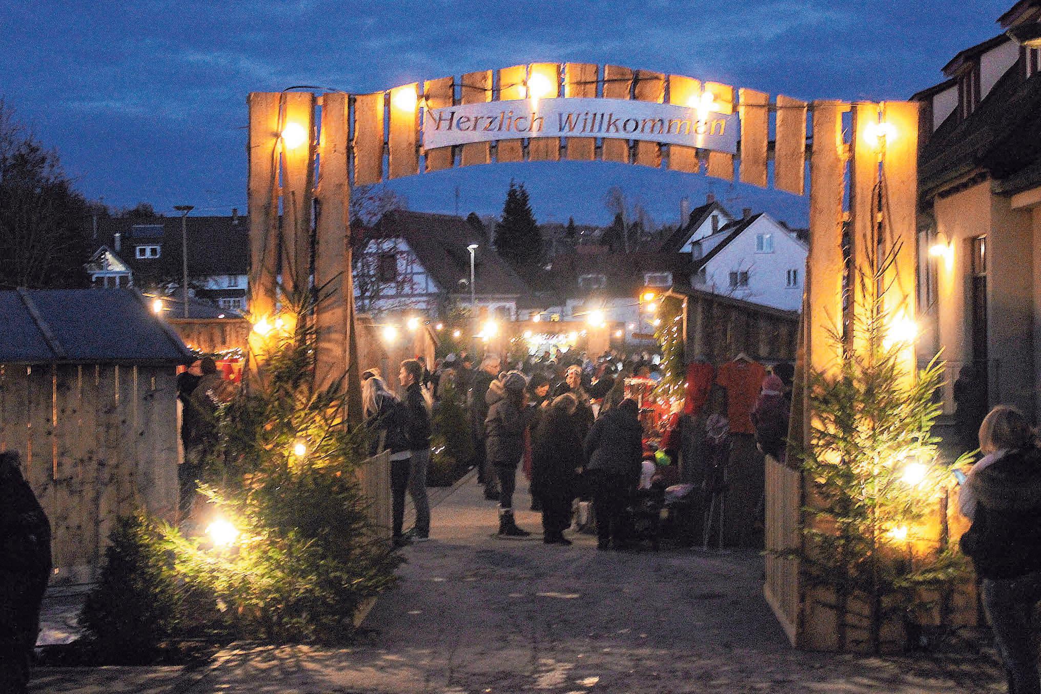 Nach Einbruch der Dunkelheit wird’s auf dem „Ostracher Advent“ erst so richtig heimelig. Bis 21 Uhr ist geöffnet. FOTO: PR Nach Einbruch der Dunkelheit wird’s auf dem „Ostracher Advent“ erst so richtig heimelig. Bis 21 Uhr ist geöffnet. FOTO: PR