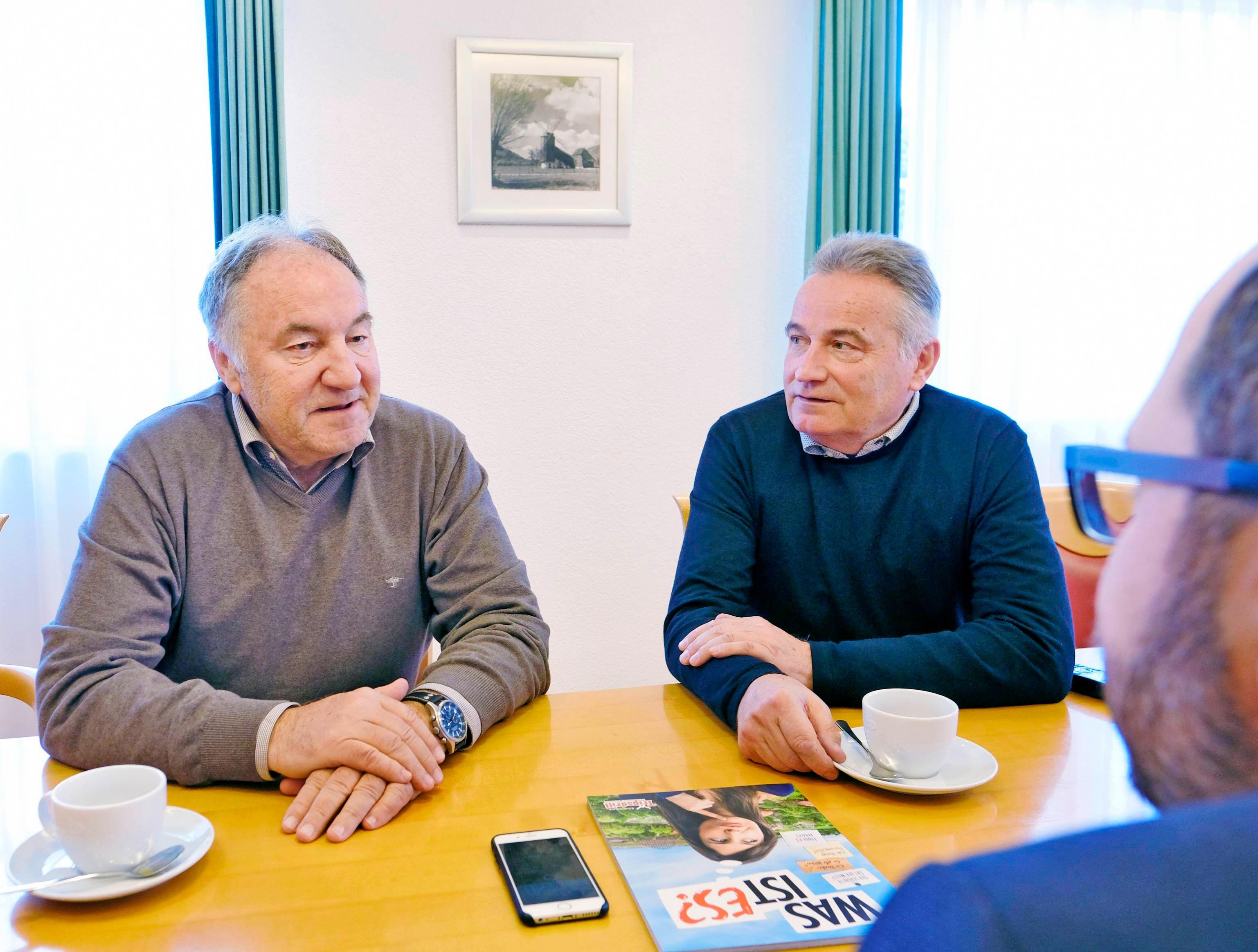 Die beiden Geschäftsführer Helmut Fischer (links) und Roland Fischer im Gespräch mit Alexander Schnell aus der Stimme-Chefredaktion. Die beiden Geschäftsführer Helmut Fischer (links) und Roland Fischer im Gespräch mit Alexander Schnell aus der Stimme-Chefredaktion.