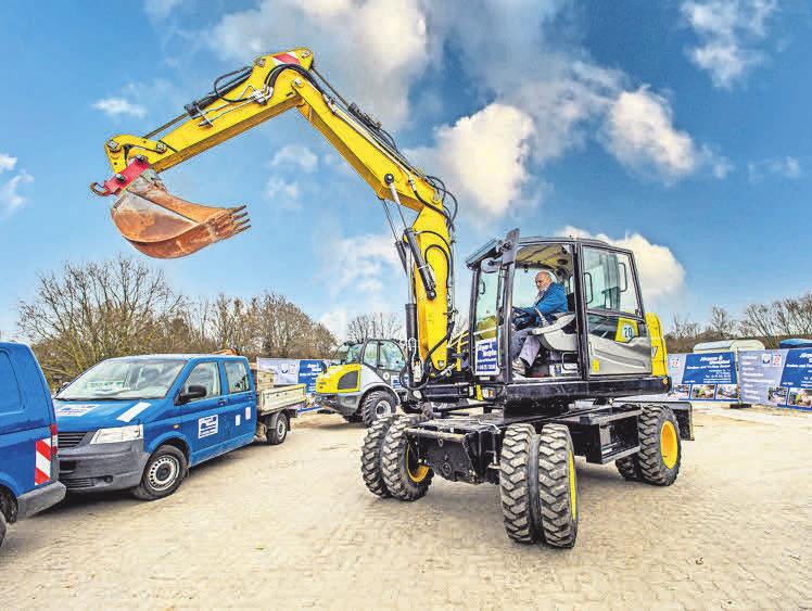 Der Firmenfuhrpark umfasst Arbeitsgeräte für jeden Einsatz auf den Baustellen. Der Firmenfuhrpark umfasst Arbeitsgeräte für jeden Einsatz auf den Baustellen.