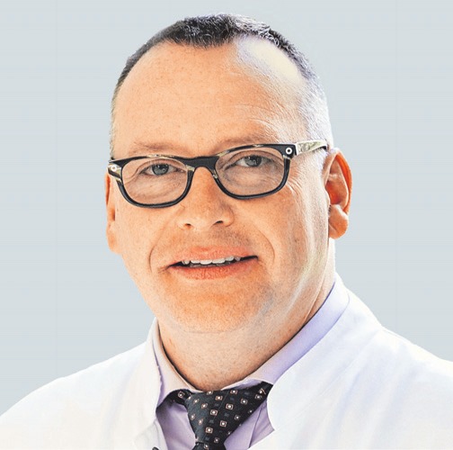 Prof. Dr. med. Andreas Paech, Chefarzt und stellv. Direktor der Klinik für Orthopädie und Unfallchirurgie. Prof. Dr. med. Andreas Paech, Chefarzt und stellv. Direktor der Klinik für Orthopädie und Unfallchirurgie.