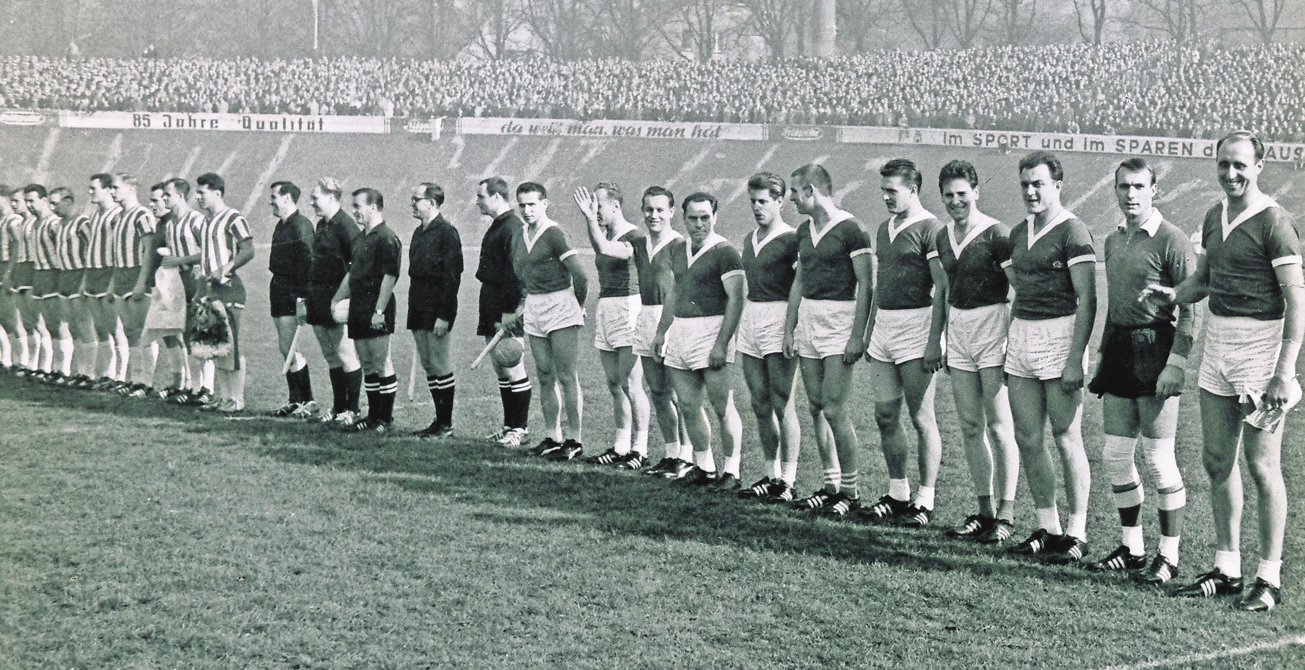 30.000 Zuschauer: Das Finale 1963 in Wuppertal. Rechts der VfL. Fotos: WAZ-Archi