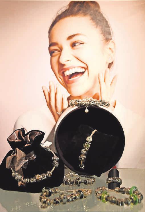 Bei Juwelier Rüther gibt es bis zu 50 Prozent Preisnachlass auf ausgewählte Pandora-Elemente der vorangegangenen Kollektionen. Bei Juwelier Rüther gibt es bis zu 50 Prozent Preisnachlass auf ausgewählte Pandora-Elemente der vorangegangenen Kollektionen.