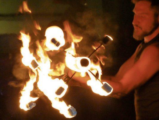Auch in diesem Jahr wird es wieder spannende Feuershows geben. Bild: Kulturnetz e.V.