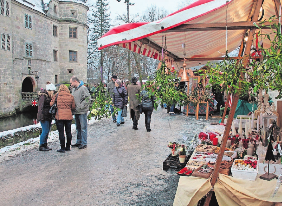 Ein Weihnachtsmarkt vor stimmungsvoller Kulisse. Fotos: Herbert Fischer Ein Weihnachtsmarkt vor stimmungsvoller Kulisse. Fotos: Herbert Fischer