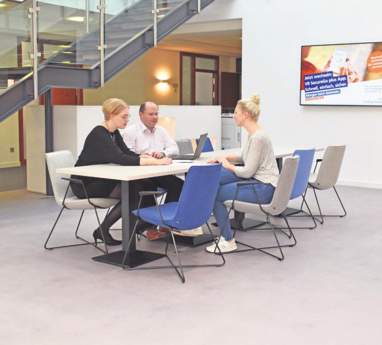 Der Marktplatzcharakter im Erdgeschoss eröffnet eine vielseitige Nutzung: für Schulungen, Teamsitzungen oder ein ungezwungenes Get-Together. (Fotos: Schulte-Saß)