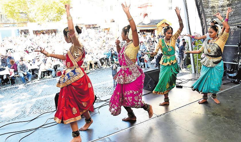 Internationale Kultur bietet das Bühnenprogramm auf dem Rathausplatz. ARCHIVFOTO: BOLTE Internationale Kultur bietet das Bühnenprogramm auf dem Rathausplatz. ARCHIVFOTO: BOLTE