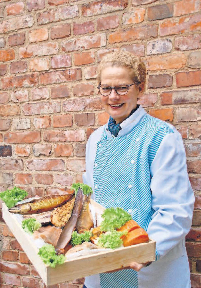 Der Räucherfisch aus Thürnau’s Fischhalle liefert das, was der Körper braucht: Viel Geschmack und wertvolle Omega-3-Fettsäuren. Der Räucherfisch aus Thürnau’s Fischhalle liefert das, was der Körper braucht: Viel Geschmack und wertvolle Omega-3-Fettsäuren.