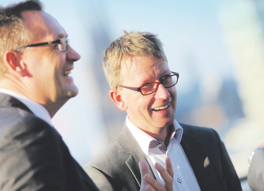 In lockerer Runde diskutierten die Teilnehmer des Runden Tischs etwa über die Probleme der Batterietechnik bei E-Mobilität In lockerer Runde diskutierten die Teilnehmer des Runden Tischs etwa über die Probleme der Batterietechnik bei E-Mobilität