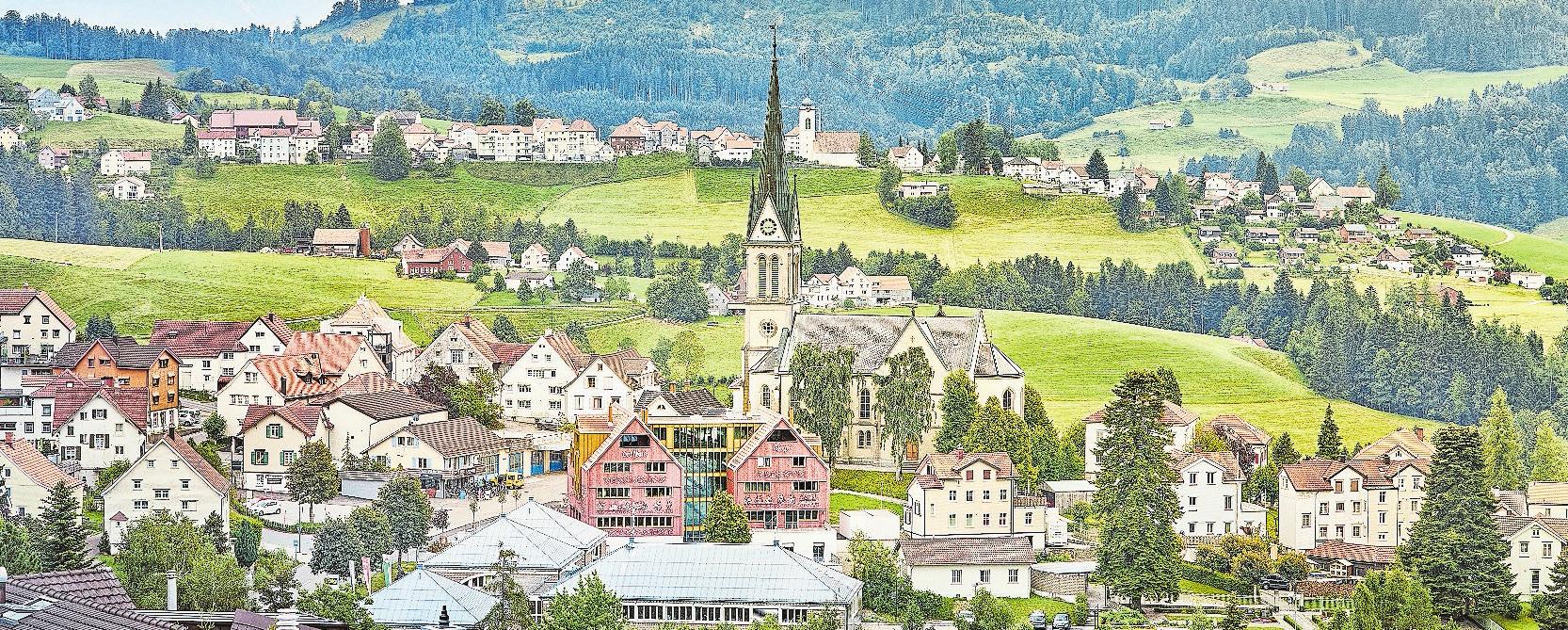 Das Dorfhus Gupf fügt sich ideal in die Umgebung von Rehetobel ein. Bild: PD
