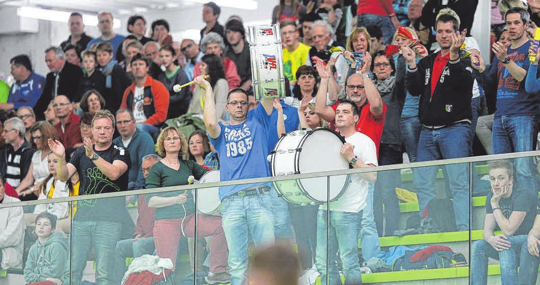 Die Fans sind auch auf den Rängen zahlreich vertreten. Die Fans sind auch auf den Rängen zahlreich vertreten.