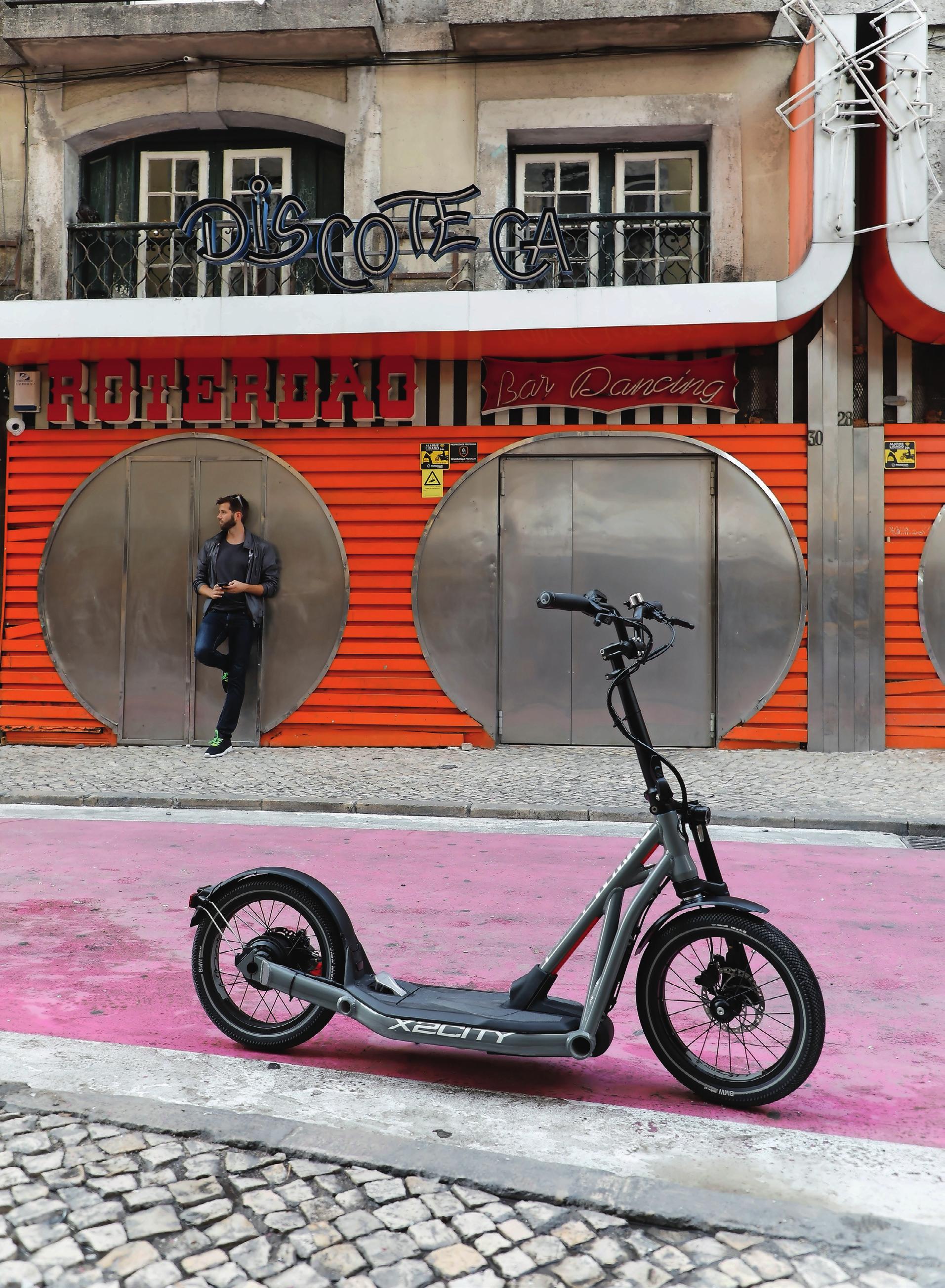 Stylish in Lissabon: Der Scooter X2City von BMW. Im Nachbarland Österreich ist er bereits zu kaufen