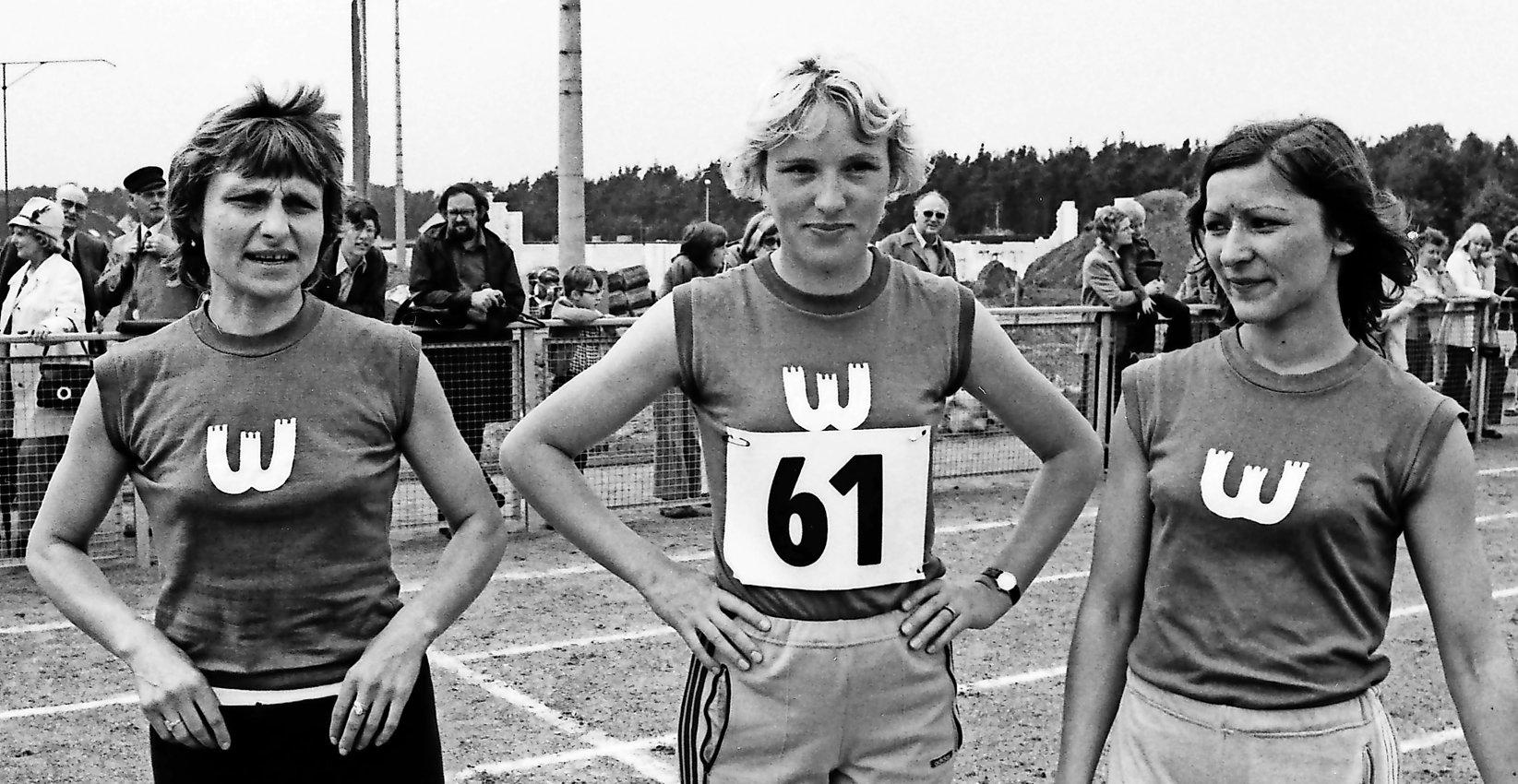 VfLerinnen auf der Bahn: Hildegard Falck beim Leichtathletikabend 1973 in der Kreuzheide