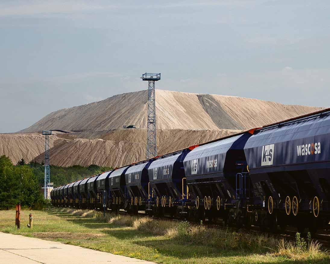 Vom Kaliwerk in die ganze Welt: Die Waggons transportieren den hochwertigen Mineraldünger von Zielitz zu den großen Seehäfen nach Hamburg und Wismar sowie zum Hafen nach Haldensleben. Foto: Ariane Amann Vom Kaliwerk in die ganze Welt: Die Waggons transportieren den hochwertigen Mineraldünger von Zielitz zu den großen Seehäfen nach Hamburg und Wismar sowie zum Hafen nach Haldensleben. Foto: Ariane Amann