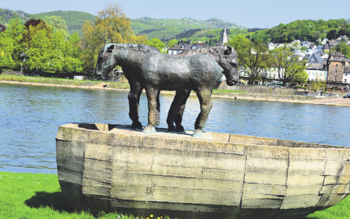 Den Treidelpferden wurde am Rheinufer in Remagenein Denkmal gesetzt. Bild: Markus Volk/stock.adobe.com Den Treidelpferden wurde am Rheinufer in Remagenein Denkmal gesetzt. Bild: Markus Volk/stock.adobe.com