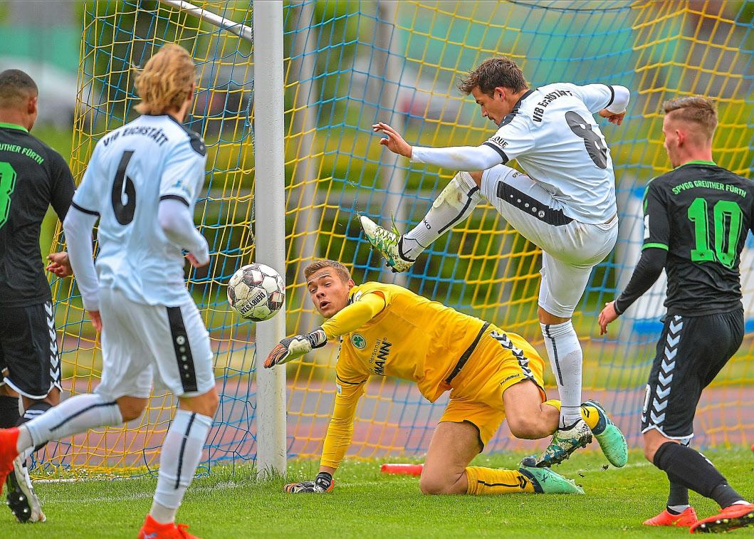 Spannungsgeladene Spiele kennzeichneten die Saison für den VfB, hier eine Szene im Match gegen Greuther Fürth am 4. Mai. Fotos: Traub Spannungsgeladene Spiele kennzeichneten die Saison für den VfB, hier eine Szene im Match gegen Greuther Fürth am 4. Mai. Fotos: Traub