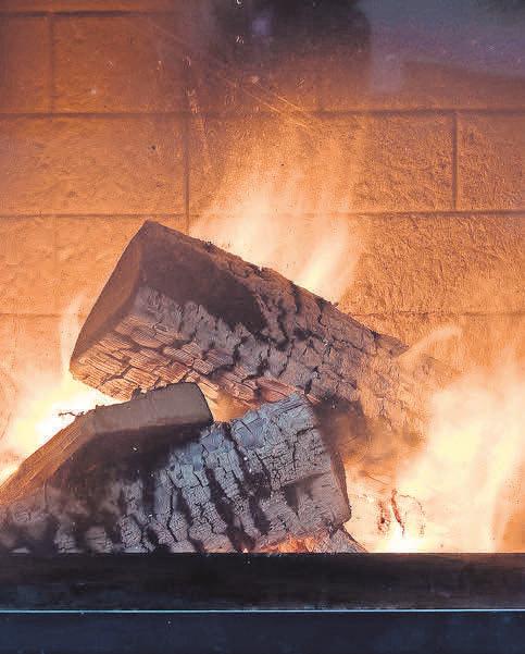 Die Flammen und Holzscheite wirken sehr authentisch. Foto: Pixabay Die Flammen und Holzscheite wirken sehr authentisch. Foto: Pixabay