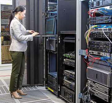 In der Logistikbranche und Digitalwirtschaft steigt die Zahl der Mitarbeiter. Die Gesundheitsbranche ist die größte in der Region. FOTOS: AYDINMUTLU, TOMAZL, D. MITCHELL / GETTY IMAGES In der Logistikbranche und Digitalwirtschaft steigt die Zahl der Mitarbeiter. Die Gesundheitsbranche ist die größte in der Region. FOTOS: AYDINMUTLU, TOMAZL, D. MITCHELL / GETTY IMAGES