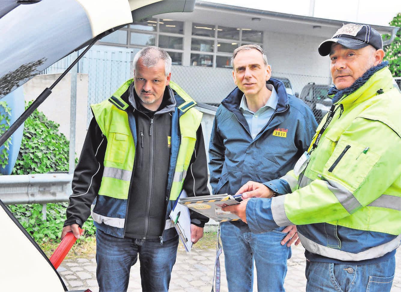 Geschäftsführer Sven-Marcus Fürst (Mitte) freut sich über die Beteiligung von Vertretern der Berufsgenossenschaften. Geschäftsführer Sven-Marcus Fürst (Mitte) freut sich über die Beteiligung von Vertretern der Berufsgenossenschaften.