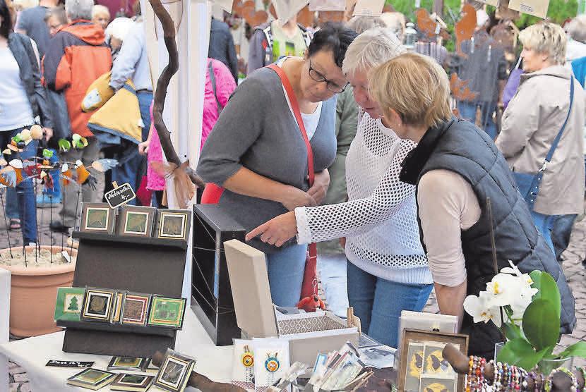 Der Kunstmarkt lädt zum Stöbern ein. Foto: Dieter Heun Der Kunstmarkt lädt zum Stöbern ein. Foto: Dieter Heun