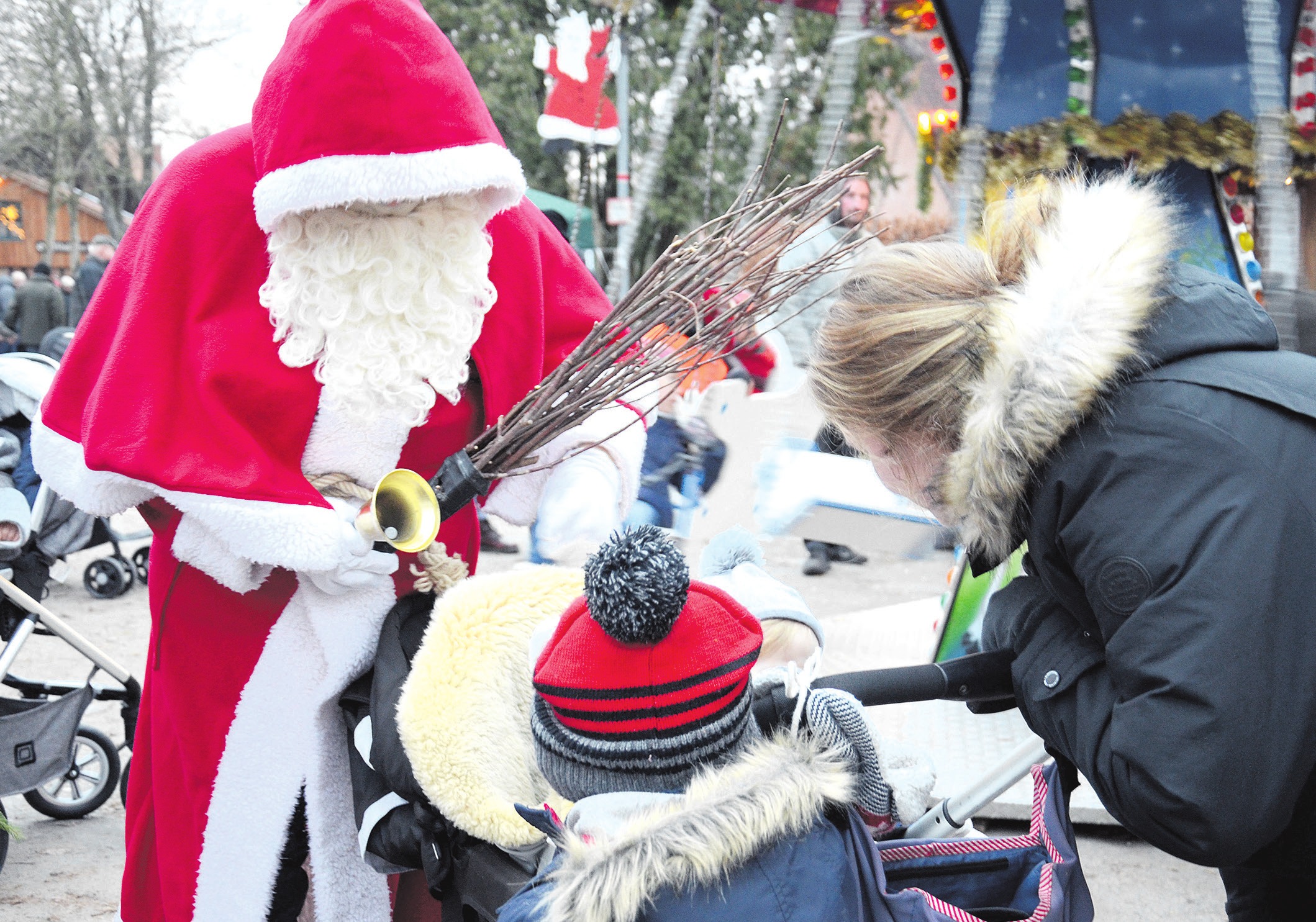 Zum Weihnachtsfest gibt es für die Kinder vom Weihnachtsmann Geschenke. Zum Weihnachtsfest gibt es für die Kinder vom Weihnachtsmann Geschenke.