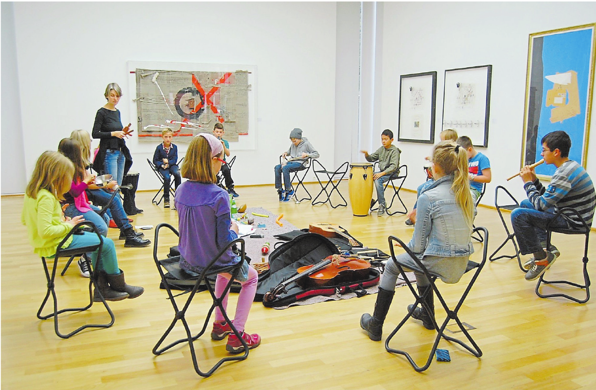 Ruhestörung“: Das Zusammenspiel zwischen Kunst und Musik wird in Kooperationsprojekten zwischen der Musikschule und dem Kunstmuseum erprobt. Fotos: Kunstmuseum Ahlen Ruhestörung“: Das Zusammenspiel zwischen Kunst und Musik wird in Kooperationsprojekten zwischen der Musikschule und dem Kunstmuseum erprobt. Fotos: Kunstmuseum Ahlen