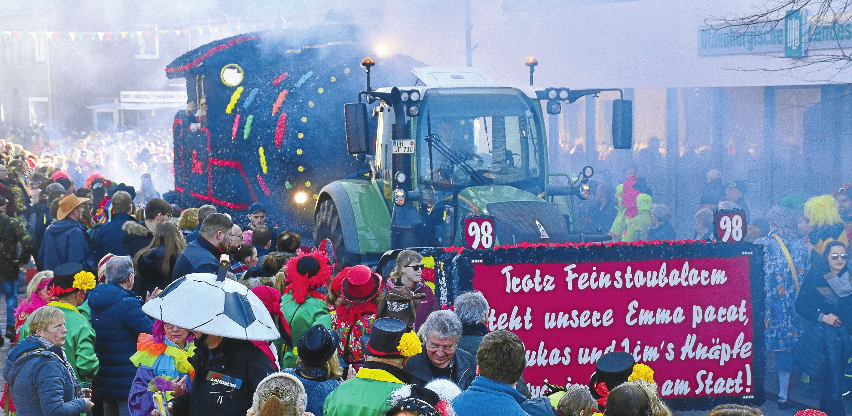 Fantastische Motivwagen, Zehntausende Besucher: Solche Szenen werden hoffentlich im nächsten Jahr endlich wieder in Damme zu sehen sein. Archivfoto: Lammert