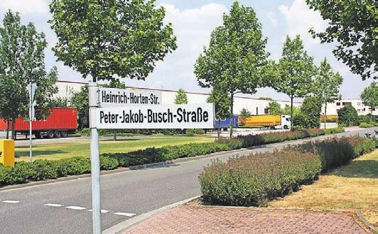 Viele Straßen in den Gewerbegebieten sind nach Menschen benannt, die in unmittelbarer Verbindung mit Kempen stehen. Der Theologe Peter Jakob Busch vermachte seinerzeit der Stadt die Summe von 3500 Talern für die Ausbildung der Jugend.