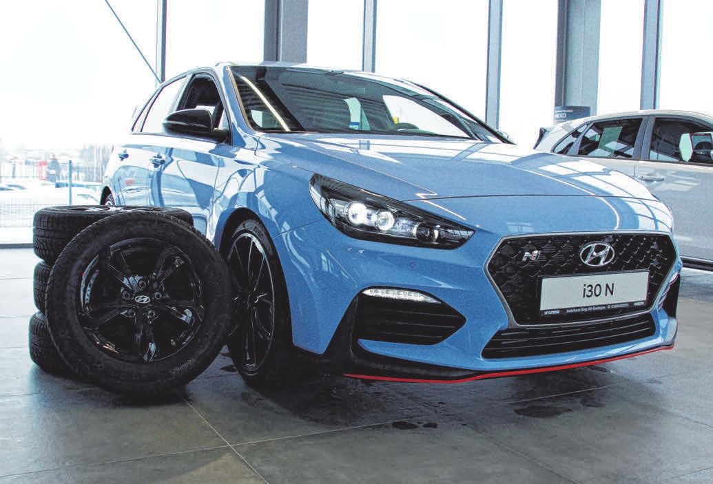 Beim Kauf eines neuen Hyundai wie den i30 N gibt es am Samstag vom Autohaus Sing einen Satz Winterräder kostenlos dazu. Beim Kauf eines neuen Hyundai wie den i30 N gibt es am Samstag vom Autohaus Sing einen Satz Winterräder kostenlos dazu.
