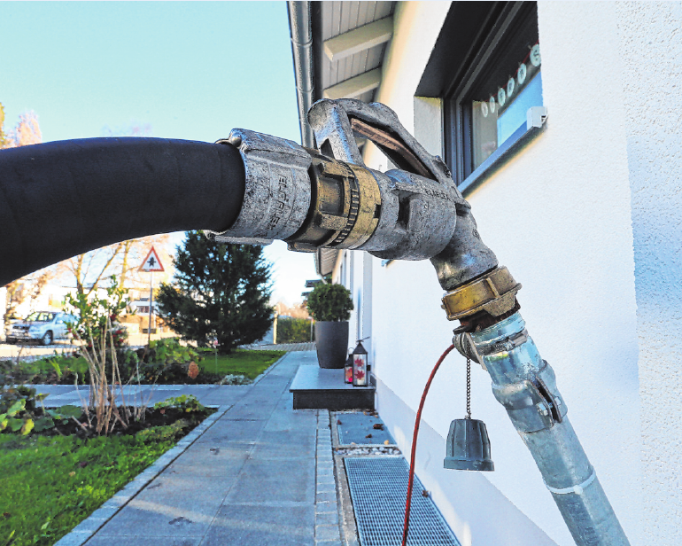 Neues Öl für die Heizung? Das Bundesamt für Wirtschaft und Ausfuhrkontrolle fördert den Neueinbau von Ölheizungen seit 2020 nicht mehr. FOTO: KARL-JOSEF HILDENBRAND, MAG Neues Öl für die Heizung? Das Bundesamt für Wirtschaft und Ausfuhrkontrolle fördert den Neueinbau von Ölheizungen seit 2020 nicht mehr. FOTO: KARL-JOSEF HILDENBRAND, MAG