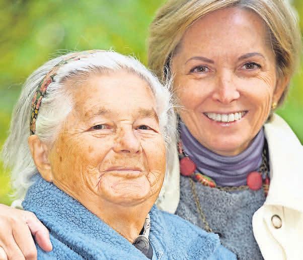 Im Alter ist Hilfe durch die Familie wichtig. Kann diese das nicht mehr leisten, müssen Profis hinzugezogen werden. Foto: absolut - Fotolia Im Alter ist Hilfe durch die Familie wichtig. Kann diese das nicht mehr leisten, müssen Profis hinzugezogen werden. Foto: absolut - Fotolia