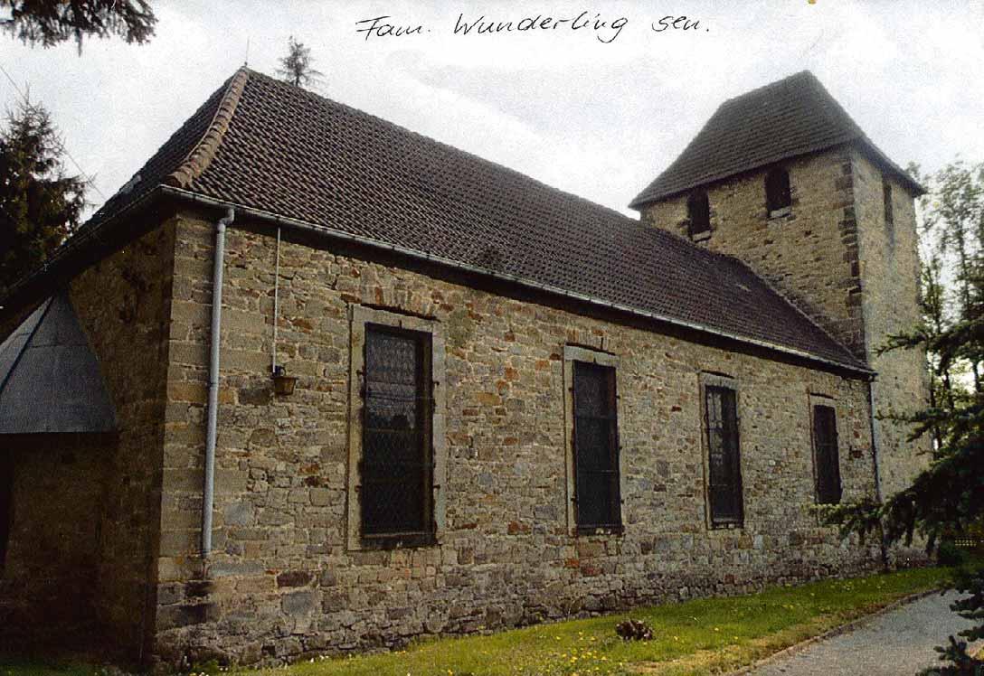 Die Kirche und das Pfarrhaus in Ostingersleben haben über die Jahre viel erlebt, erste Kirche schon 1255 erbaut. Die Sankt-Gangolph-Kirche ist die evangelische Kirche des Dorfes Ostingersleben. Foto: privat Die Kirche und das Pfarrhaus in Ostingersleben haben über die Jahre viel erlebt, erste Kirche schon 1255 erbaut. Die Sankt-Gangolph-Kirche ist die evangelische Kirche des Dorfes Ostingersleben. Foto: privat