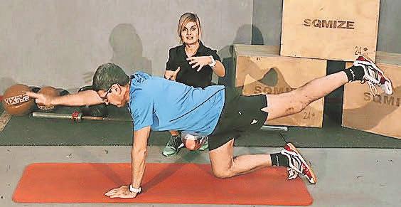 ..während das Heimtrainingsprogramm anhand professioneller Anleitung die Trainierenden gezielt durch verschiedene Übungen führt. Foto: Institut für Sportmedizin ..während das Heimtrainingsprogramm anhand professioneller Anleitung die Trainierenden gezielt durch verschiedene Übungen führt. Foto: Institut für Sportmedizin