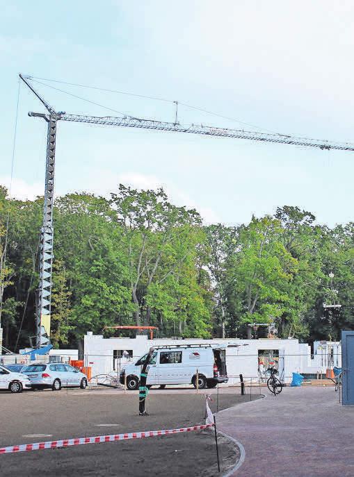 Auf dem nächsten Baufeld wird bereits gearbeitet. Auf dem nächsten Baufeld wird bereits gearbeitet.