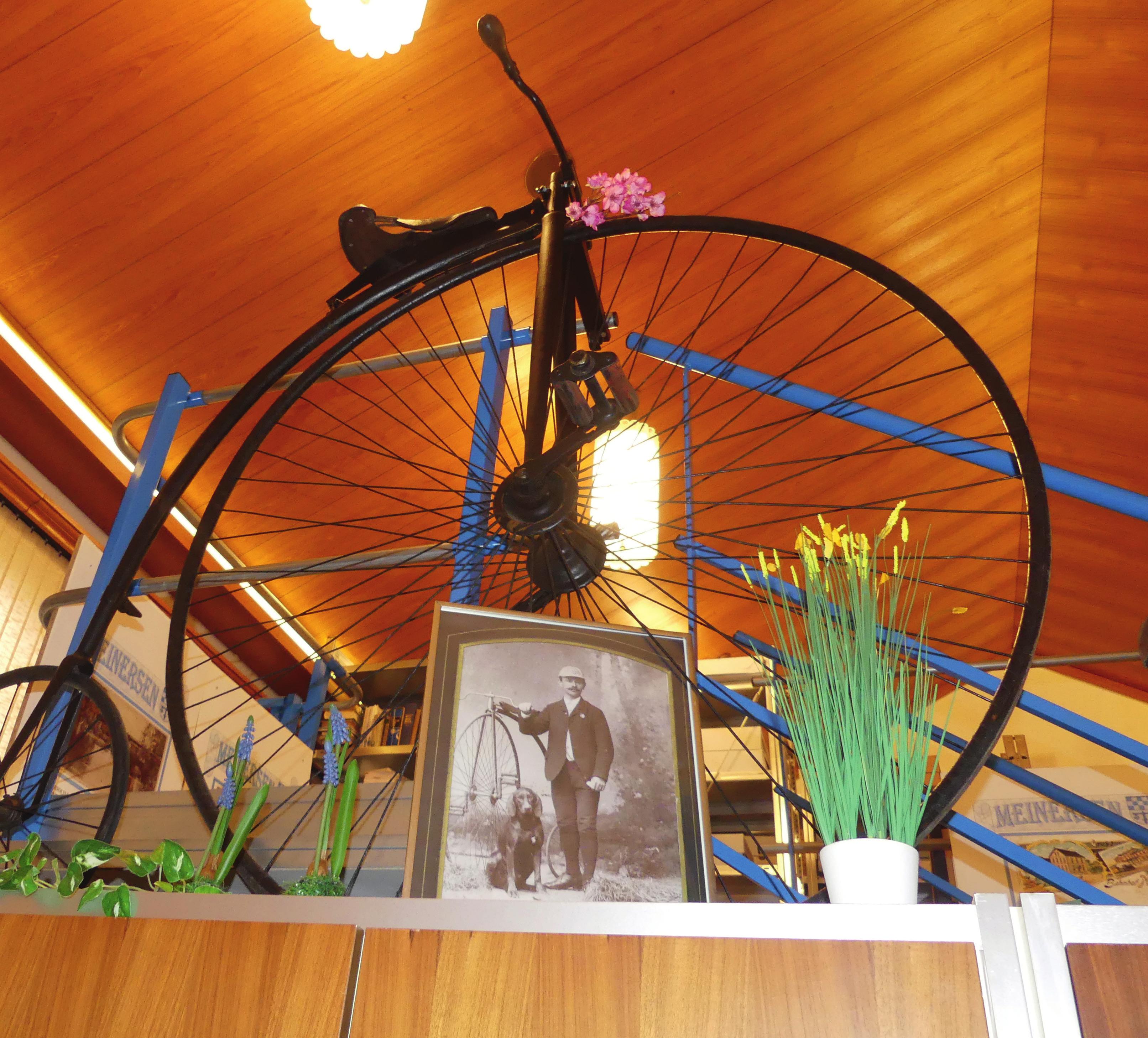 Eines der wenigen Exponate im Archiv: Mit diesem Fahrrad fuhr Carl Mayer Ende des 19. Jahrhunderts von Berlin nach Paris. Eines der wenigen Exponate im Archiv: Mit diesem Fahrrad fuhr Carl Mayer Ende des 19. Jahrhunderts von Berlin nach Paris.