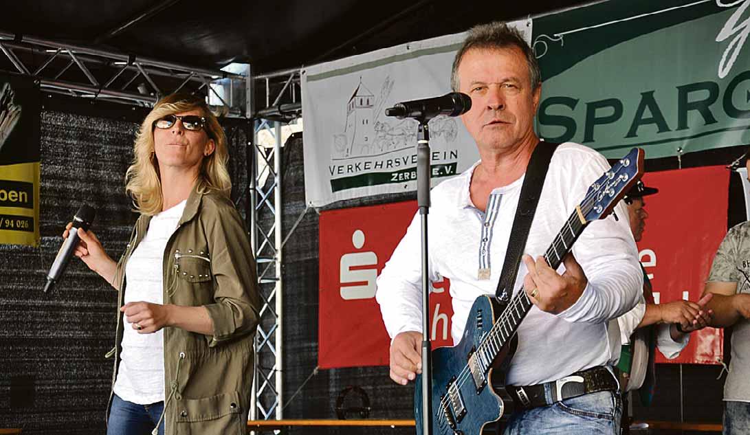 Am Sonnabend spielt auf der Bühne Schloßfreiheit die Band „Hot Music“. Foto: Gerhard Block Am Sonnabend spielt auf der Bühne Schloßfreiheit die Band „Hot Music“. Foto: Gerhard Block