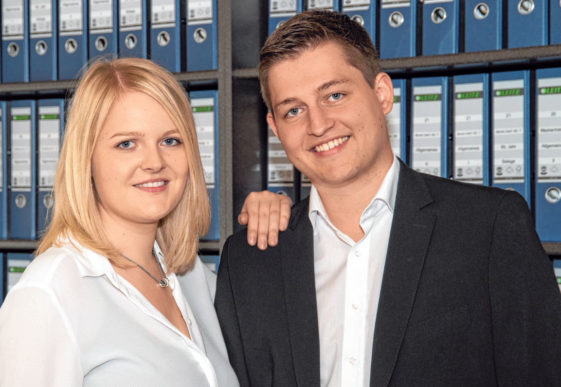 Ab 1. Juli wird Anna Hörmann die Geschicke der Hörmann GmbH leiten, in die sie vor sieben Jahren eingestiegen ist. Ihr Lebensgefährte Manuel Schänzle gehört auch zu ihrem sechsköpfigen Team. Ab 1. Juli wird Anna Hörmann die Geschicke der Hörmann GmbH leiten, in die sie vor sieben Jahren eingestiegen ist. Ihr Lebensgefährte Manuel Schänzle gehört auch zu ihrem sechsköpfigen Team.