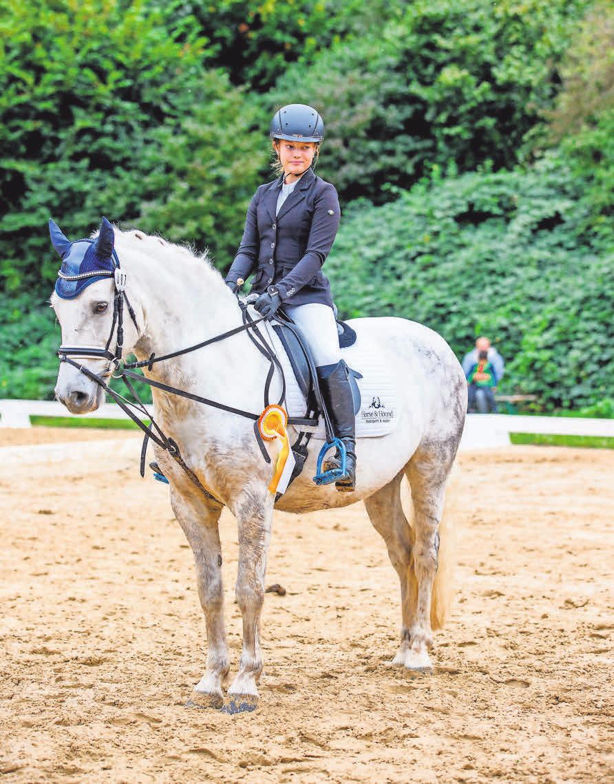 St.-Georg-Nachwuchsreiterin Ava Nolte gewinnt auf Gypsy den Reitwettbewerb. MOIN MOIN DESIG St.-Georg-Nachwuchsreiterin Ava Nolte gewinnt auf Gypsy den Reitwettbewerb. MOIN MOIN DESIG